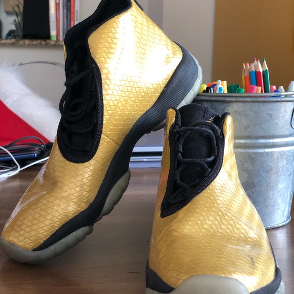 AIR JORDAN FUTURE GOLD - Picture 3 of 4